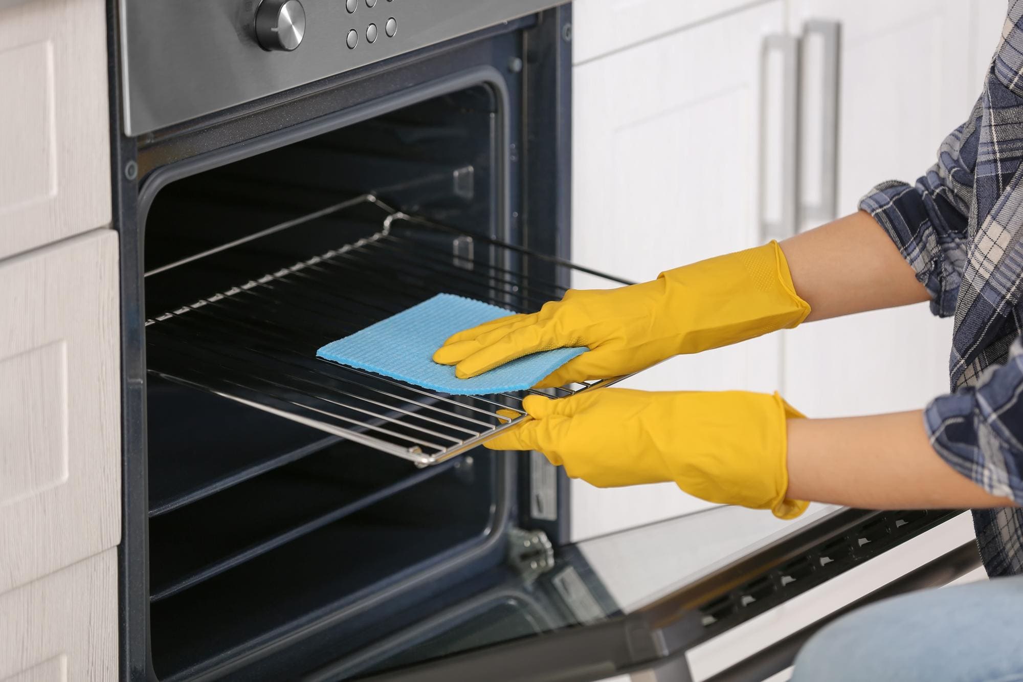 Cleaning oven