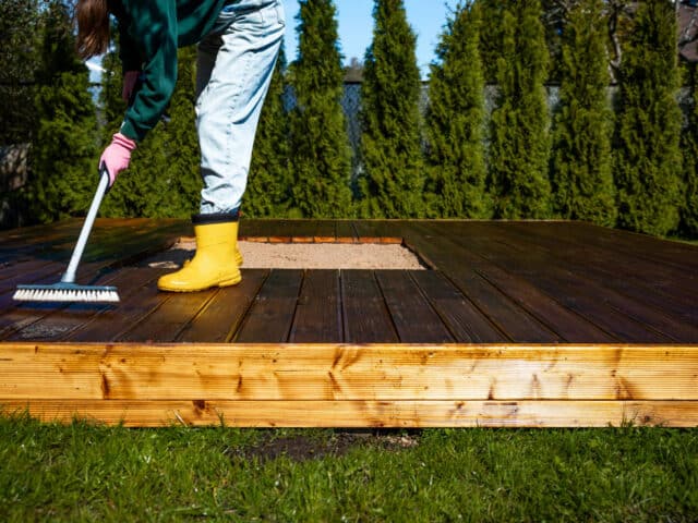 How to Clean the Patio Floor and Furniture after a BBQ